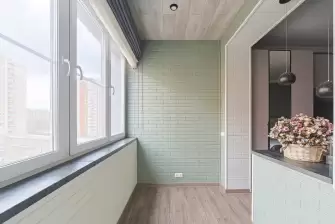 Комбинированная обшивка балкона Москва